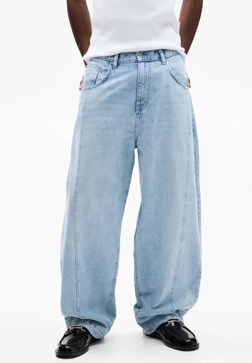 Light Wash Baggy Barrel-Fit Jeans